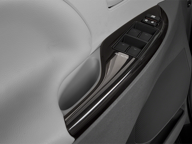 2014 Toyota Sienna XLE 8 Passenger