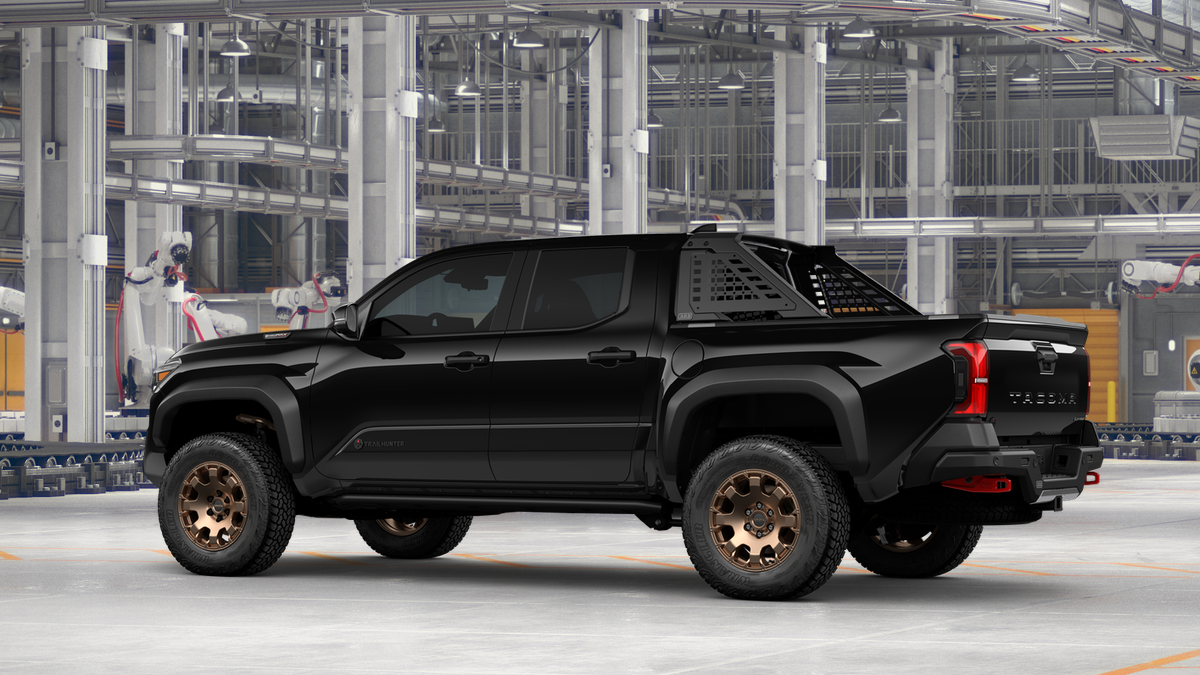 2026 Toyota Tacoma i-FORCE MAX Tacoma Trailhunter
