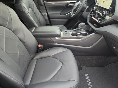 2026 Toyota Highlander Hybrid Platinum