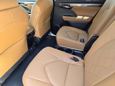 2026 Toyota Highlander Hybrid Platinum