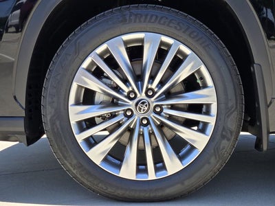 2026 Toyota Highlander Hybrid Platinum