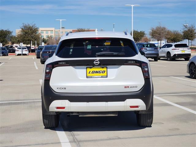 2025 Nissan Kicks SR
