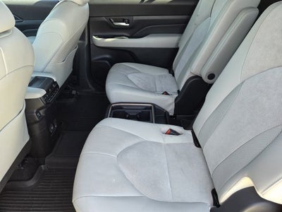 2025 Toyota Grand Highlander Hybrid Base