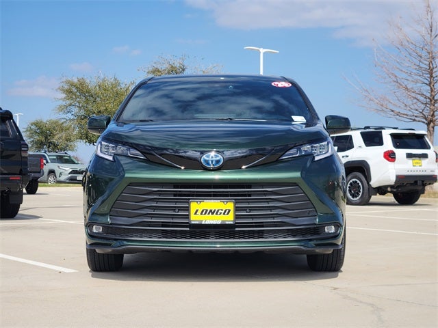 2025 Toyota Sienna Woodland Edition 7 Passenger