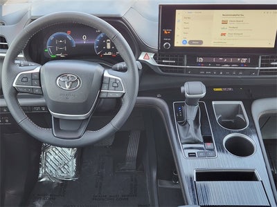 2025 Toyota Sienna Woodland Edition 7 Passenger