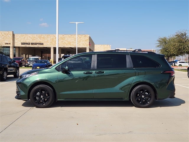 2025 Toyota Sienna Woodland Edition 7 Passenger
