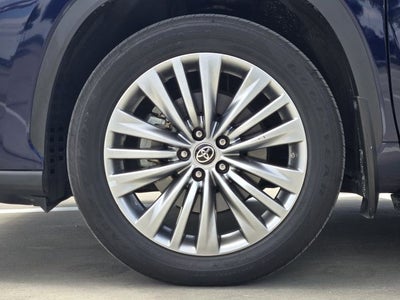 2023 Toyota Highlander Hybrid Platinum
