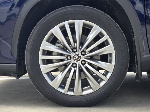 2023 Toyota Highlander Hybrid Platinum