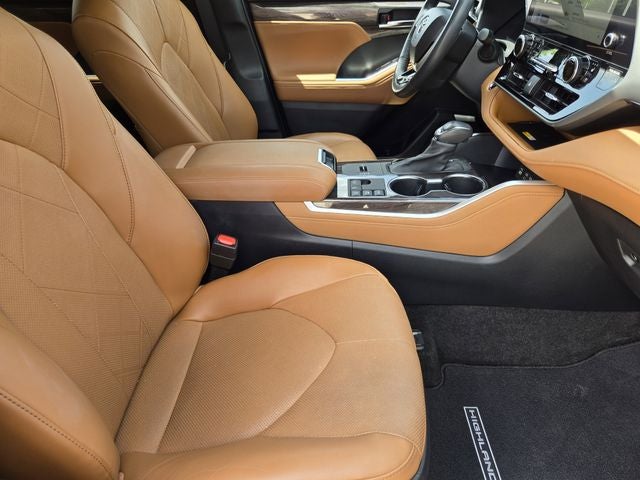 2023 Toyota Highlander Hybrid Platinum