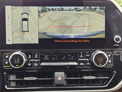 2023 Toyota Highlander Hybrid Platinum