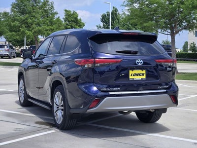 2023 Toyota Highlander Hybrid Platinum