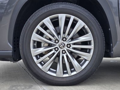 2023 Toyota Highlander Hybrid Platinum