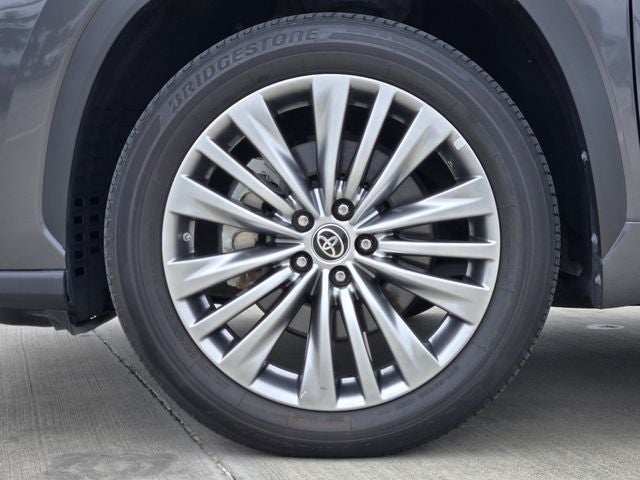 2023 Toyota Highlander Hybrid Platinum