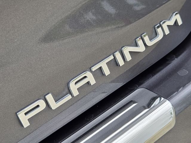 2023 Toyota Highlander Hybrid Platinum