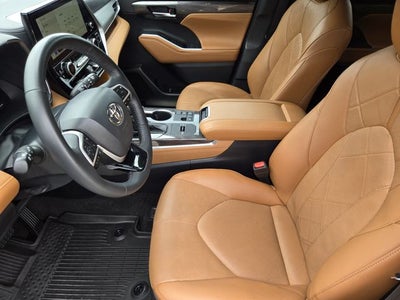2023 Toyota Highlander Hybrid Platinum