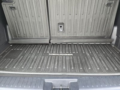 2023 Toyota Highlander Hybrid Platinum