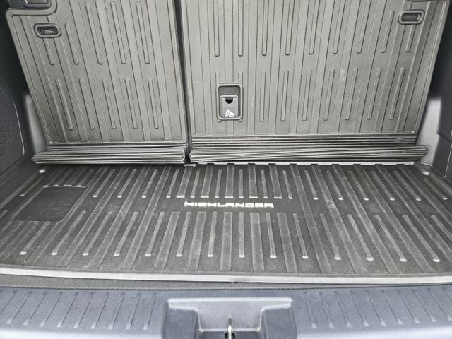 2023 Toyota Highlander Hybrid Platinum