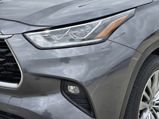 2023 Toyota Highlander Hybrid Platinum