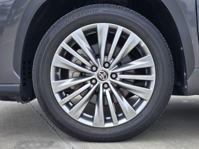 2023 Toyota Highlander Hybrid Platinum