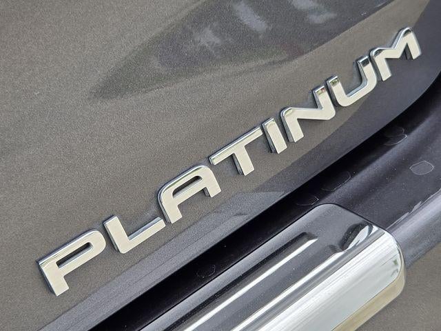 2023 Toyota Highlander Hybrid Platinum