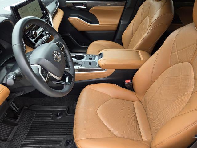 2023 Toyota Highlander Hybrid Platinum