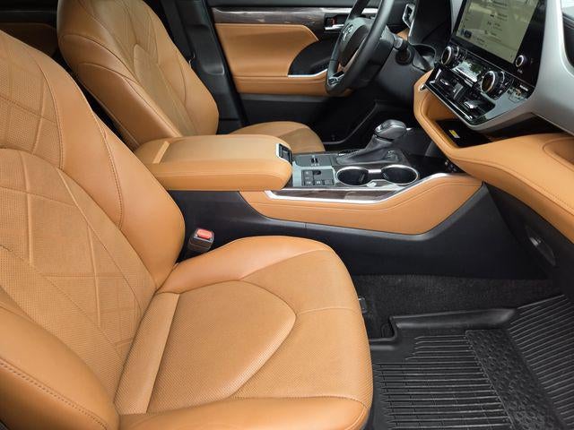 2023 Toyota Highlander Hybrid Platinum