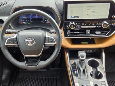 2023 Toyota Highlander Hybrid Platinum