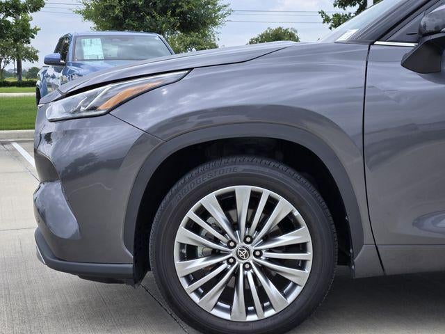 2023 Toyota Highlander Hybrid Platinum