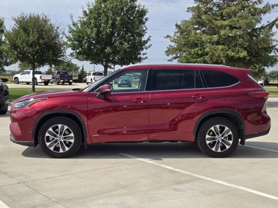 2022 Toyota Highlander Hybrid XLE