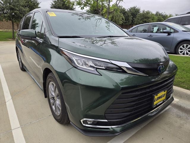 2022 Toyota Sienna XLE 8 Passenger