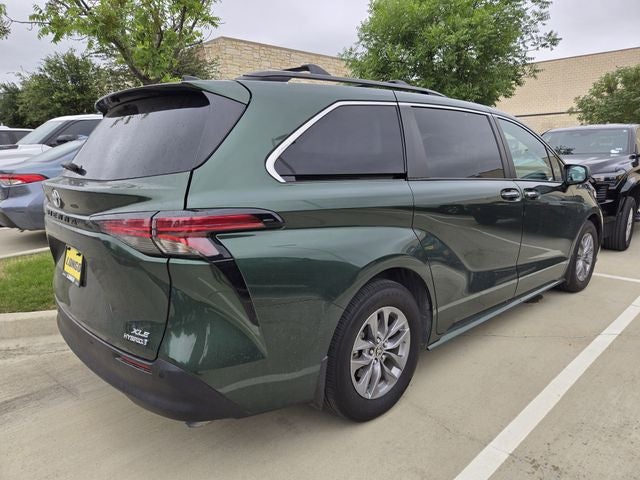 2022 Toyota Sienna XLE 8 Passenger