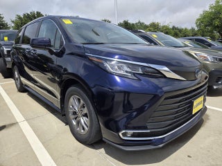 2023 Toyota Sienna XLE 8 Passenger