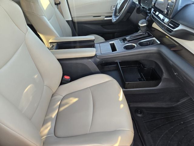 2022 Toyota Sienna XLE 7 Passenger