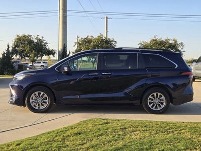 2022 Toyota Sienna XLE 7 Passenger