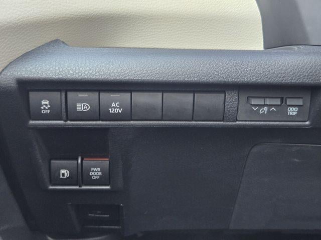 2022 Toyota Sienna XLE 7 Passenger