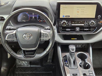 2023 Toyota Highlander Platinum