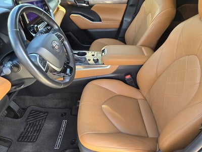 2023 Toyota Highlander Platinum