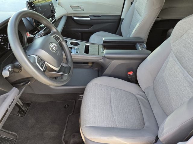 2021 Toyota Sienna LE 8 Passenger