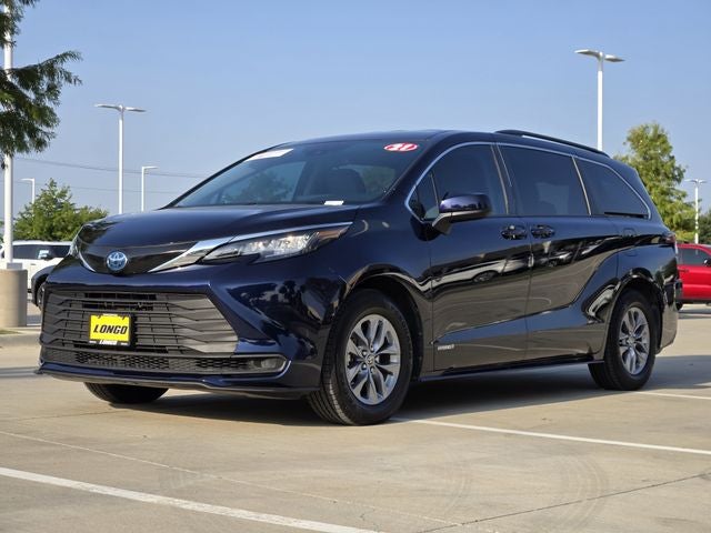 2021 Toyota Sienna LE 8 Passenger