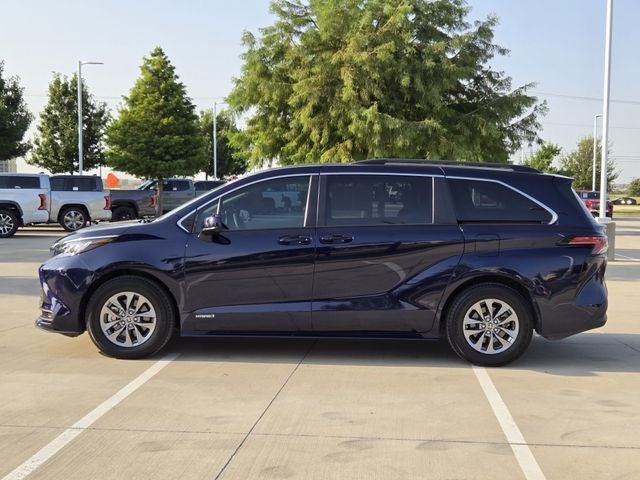 2021 Toyota Sienna LE 8 Passenger