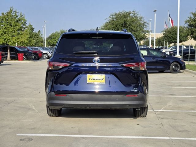 2021 Toyota Sienna LE 8 Passenger