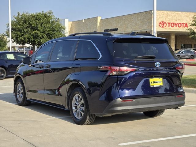 2021 Toyota Sienna LE 8 Passenger