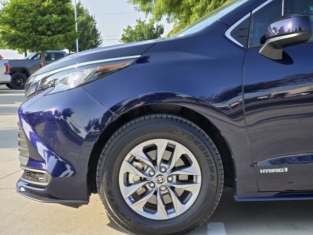 2021 Toyota Sienna LE 8 Passenger