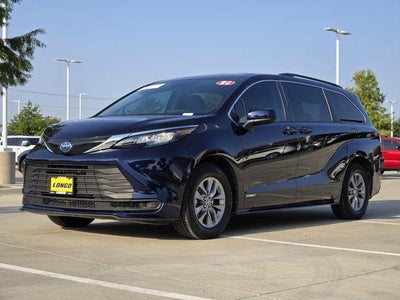 2021 Toyota Sienna LE 8 Passenger