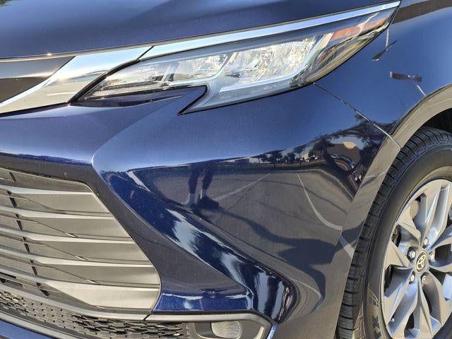 2021 Toyota Sienna LE 8 Passenger