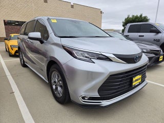 2021 Toyota Sienna XLE 8 Passenger