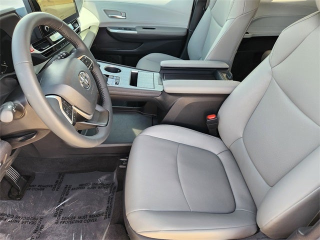 2025 Toyota Sienna XLE 8 Passenger