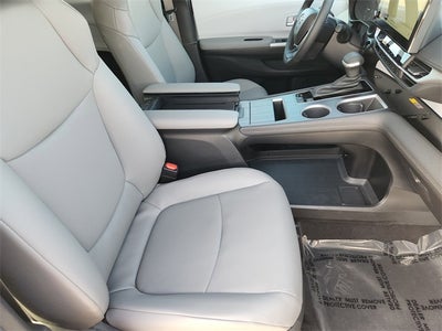 2025 Toyota Sienna XLE 8 Passenger