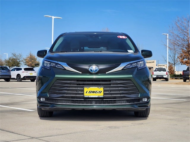 2025 Toyota Sienna XLE 8 Passenger
