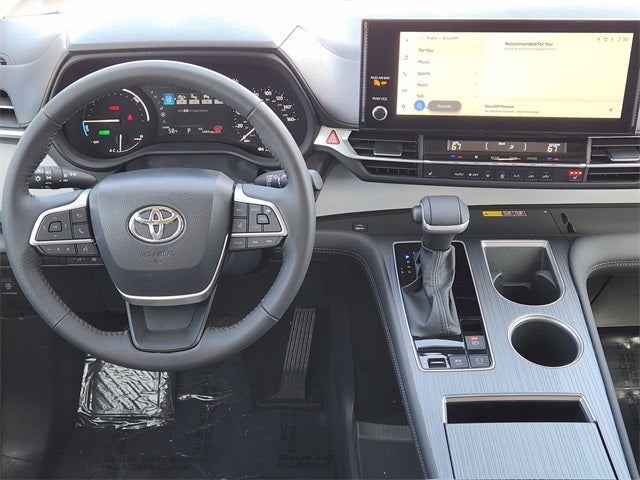 2025 Toyota Sienna XLE 8 Passenger